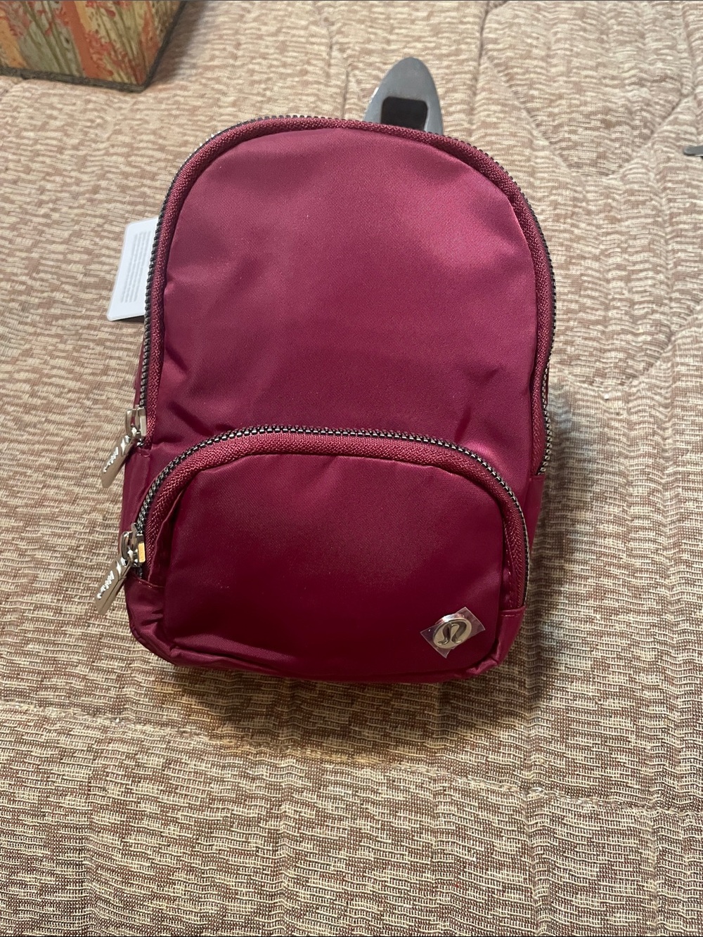 Lululemon everywhere small sling bag burgundy